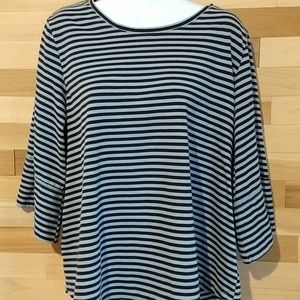 💥5 for $20💥 Plus size striped bell sleeve shirt
